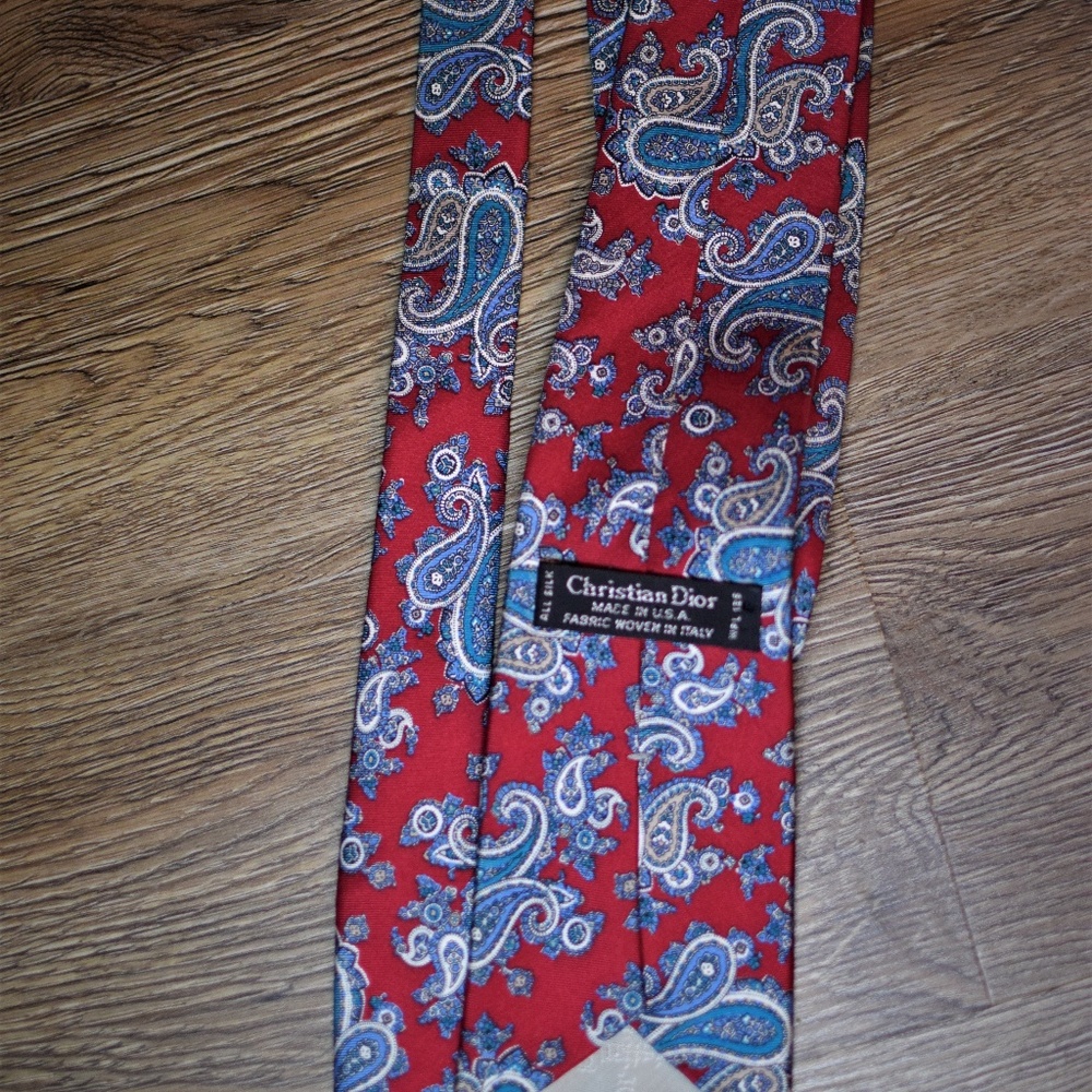 CHRISTIAN DIOR Italian Silk Red Paisley Tie - Picture 3 of 6
